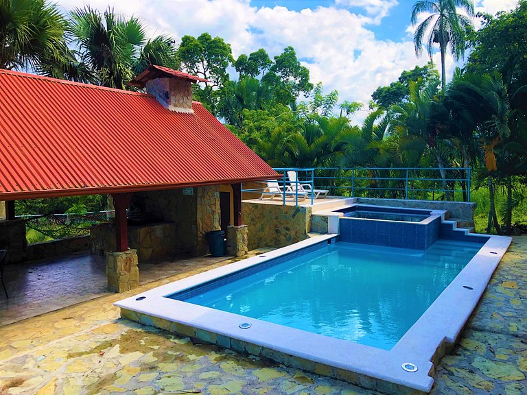 Green Sierra - Villa con piscina y jardines en Jarabacoa